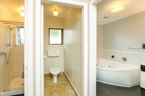 Photo of property in 5 John Guthrie Place, Merrilands, New Plymouth, 4312