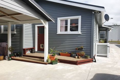 Photo of property in 80 Railway Street, Eltham, 4322