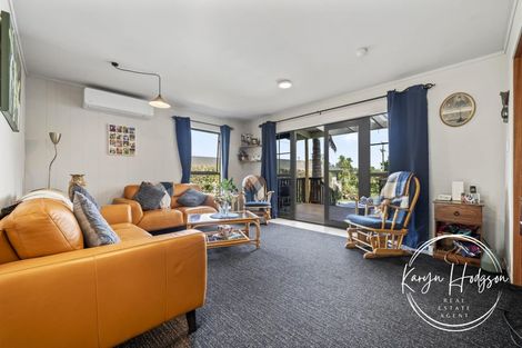 Photo of property in 10 Regent Street, Whakapirau, Maungaturoto, 0583