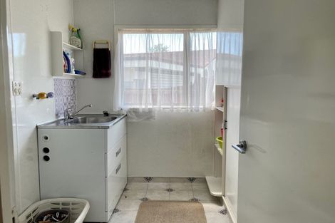 Photo of property in 14 Sheralee Place, Bucklands Beach, Auckland, 2014