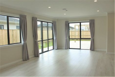 Photo of property in 3 Brumbie Way, Karaka, Papakura, 2113