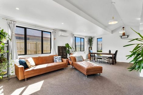 Photo of property in 19 Tarata Grove, Lansdowne, Masterton, 5810