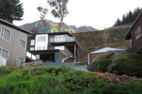 Photo of property in 16a Sainsbury Road, Fernhill, Queenstown, 9300