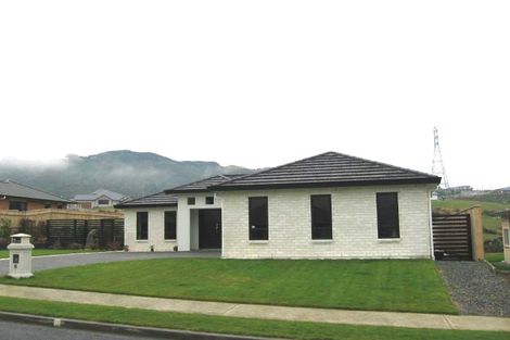 Photo of property in 8 James Nairn Grove, Riverstone Terraces, Upper Hutt, 5018