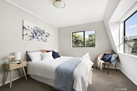 Photo of property in 7 View Road, Houghton Bay, Wellington, 6023