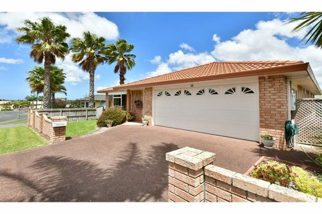 Photo of property in 15 Kath Hopper Drive, Orewa, 0931