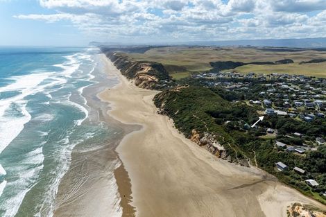 Photo of property in 20 Coates Avenue, Baylys Beach, Dargaville, 0377