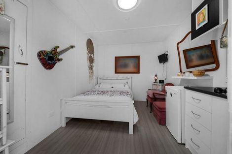 Photo of property in 883 Swanson Road, Swanson, Auckland, 0612