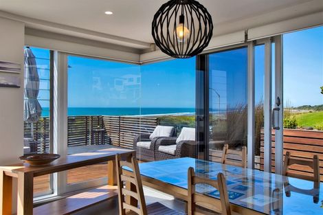 Photo of property in Weekeston Apartments, 2 Nobs Line, Strandon, New Plymouth, 4312