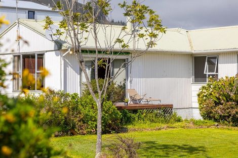 Photo of property in 18 Utauta Street, Waikanae, 5036