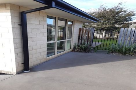 Photo of property in 8 Dunsford Close, Halswell, Christchurch, 8025