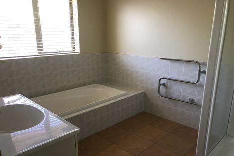 Photo of property in 4 Greenough Place, Rototuna, Hamilton, 3210