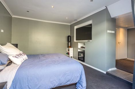 Photo of property in 24 Voelas Road, Lyttelton, 8082