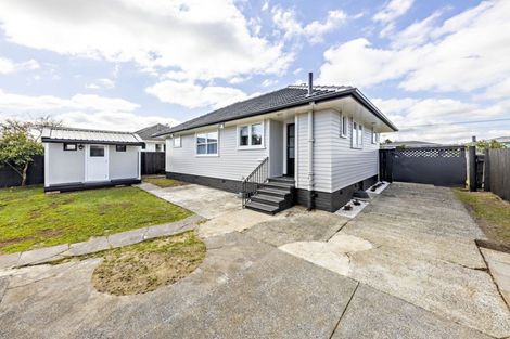 Photo of property in 19 Awatere Street, Clover Park, Auckland, 2023