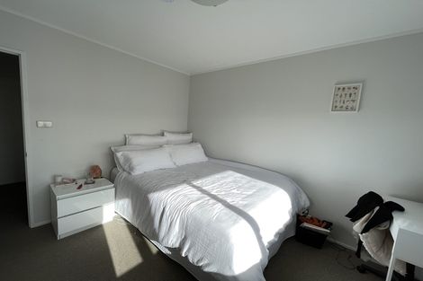 Photo of property in 2/14 Camilla Grove, Totara Vale, Auckland, 0629