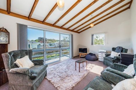 Photo of property in 4 Elder Grove, Paraparaumu, 5032