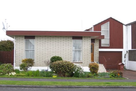 Photo of property in 5c Riversdale Drive, Merrilands, New Plymouth, 4312