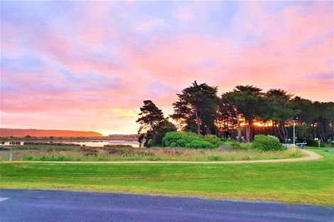 Photo of property in 2 Carter Crescent, Foxton Beach, Foxton, 4815