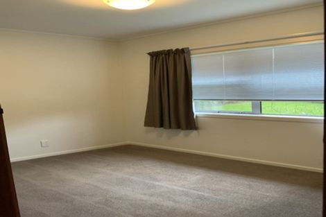 Photo of property in 54 Manhattan Heights, Glendene, Auckland, 0602