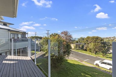 Photo of property in 1/5 Masterton Road, Rothesay Bay, Auckland, 0630