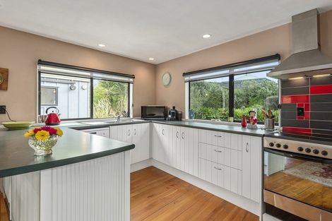 Photo of property in 13 Sylvia Way, Te Horo Beach, Otaki, 5581