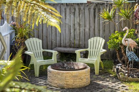 Photo of property in 2/38 Blacklock Avenue, Henderson, Auckland, 0612