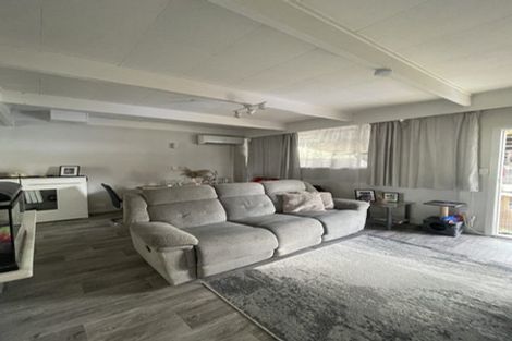 Photo of property in 2/52 Glen Road, Ranui, Auckland, 0612