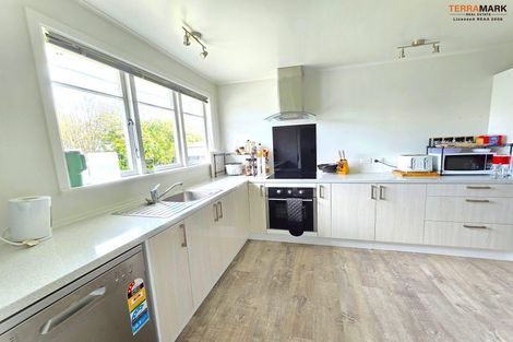 Photo of property in 21 Totara Park Road, Clouston Park, Upper Hutt, 5018