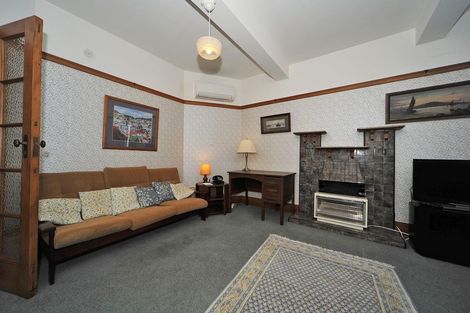 Photo of property in Chevening Flats, 90 Salamanca Road, Kelburn, Wellington, 6012