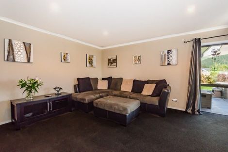 Photo of property in 18 Pearson Place, Paraparaumu, 5032