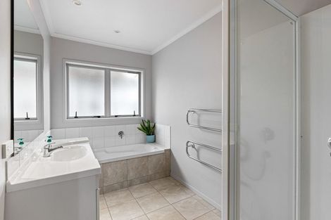 Photo of property in 12 Jelas Road, Red Beach, 0932