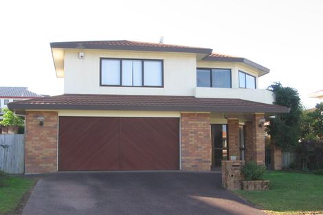 Photo of property in 2/1 Bluefin Way, West Harbour, Auckland, 0618