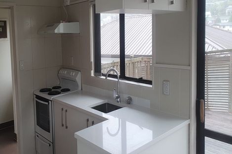 Photo of property in 12 Tetrarch Place, Totara Vale, Auckland, 0629