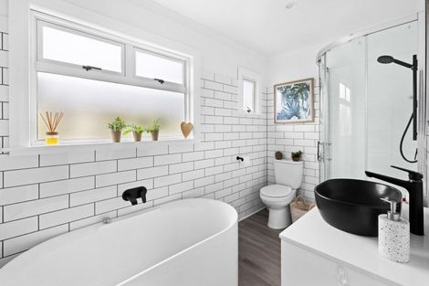 Photo of property in 29 Pukeko Place, Westshore, Napier, 4110