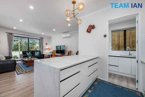 Photo of property in 73a Granville Drive, Massey, Auckland, 0614