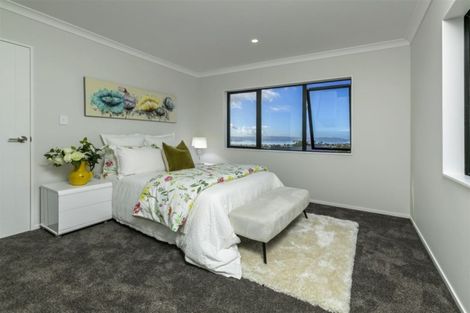 Photo of property in 29 Bernleigh Terrace, West Harbour, Auckland, 0618