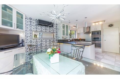 Photo of property in 1/439 Memorial Avenue, Burnside, Christchurch, 8053