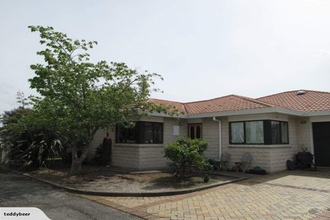 Photo of property in 15 Woburn Place, Takaro, Palmerston North, 4412