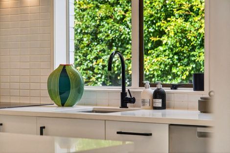 Photo of property in 3/5a Tobruk Crescent, Milford, Auckland, 0620