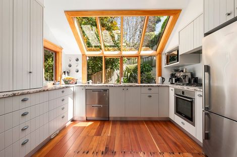 Photo of property in 19 Rawhiti Terrace, Kelburn, Wellington, 6012