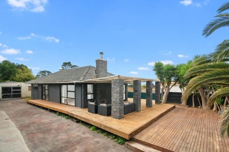 Photo of property in 10 Meadow Crescent, Te Atatu South, Auckland, 0602