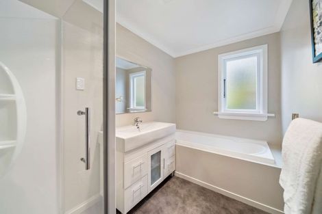 Photo of property in 21 Glenross Street, Glenross, Dunedin, 9011