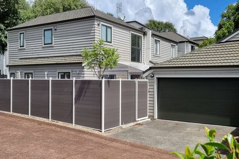 Photo of property in 2/21 Fields Parade, Oteha, Auckland, 0632