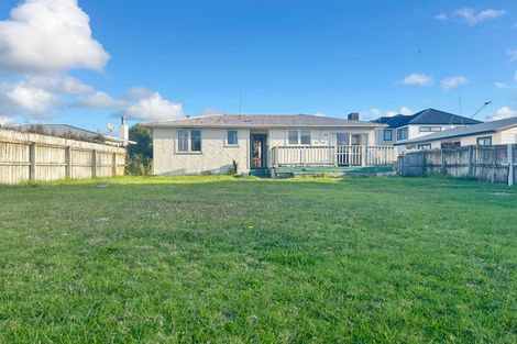 Photo of property in 15 Albert Road, Kelston, Auckland, 0602