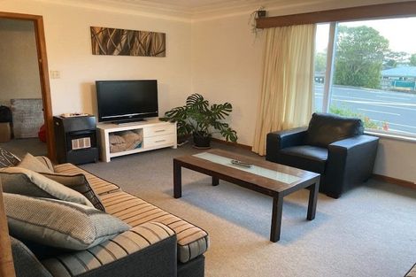 Photo of property in 552 East Coast Road, Windsor Park, Auckland, 0630