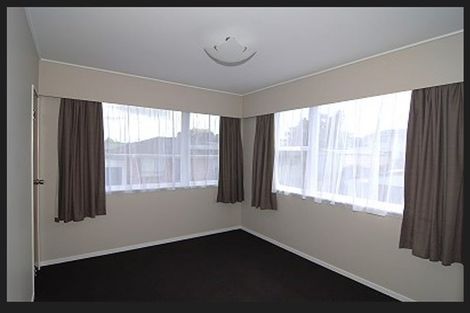 Photo of property in 2/210 Sunnynook Road, Totara Vale, Auckland, 0627