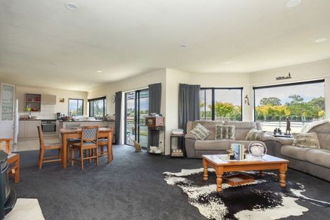 Photo of property in 28 Cowper Side Road, Dannevirke, 4976