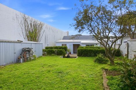 Photo of property in 35 Hine Street, New Plymouth, 4310