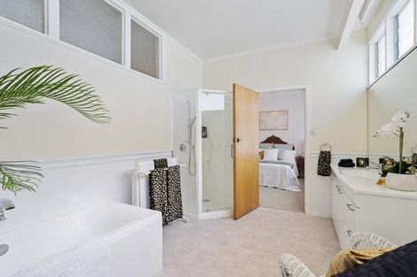 Photo of property in 338 Oriental Parade, Oriental Bay, Wellington, 6011