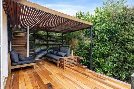 Photo of property in 1/20 Harrybrook Road, Green Bay, Auckland, 0604